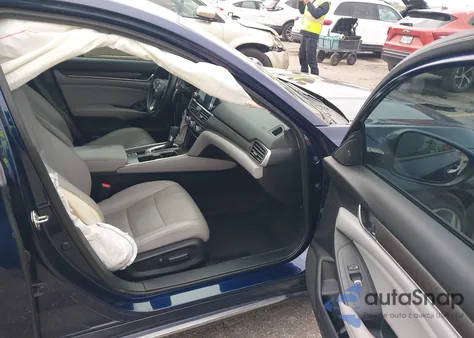 2018 Honda Accord Touring z USA, uszkodzony, nr VIN 1HGCV1F91JA015324